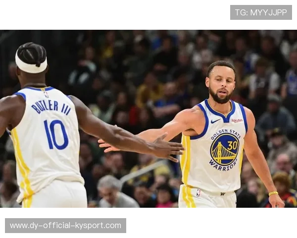 库里连续抢断反击得分，勇士主场沸腾