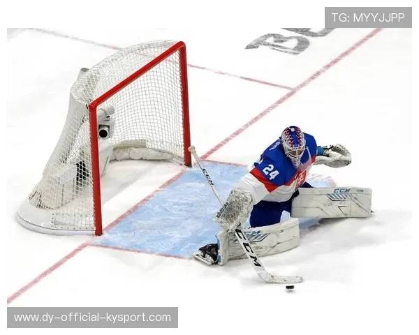 冰球守门员封堵三连击精彩
